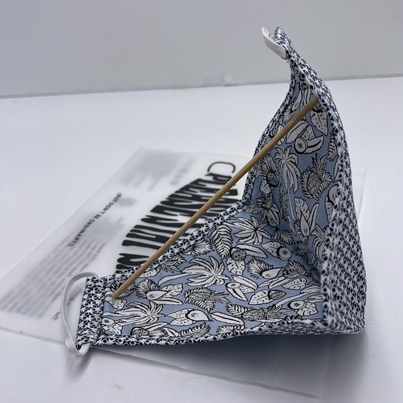 TED BAKER LONDON Reversible Reusable FACE MASK 
NWT 
OS - Picture 15 of 16